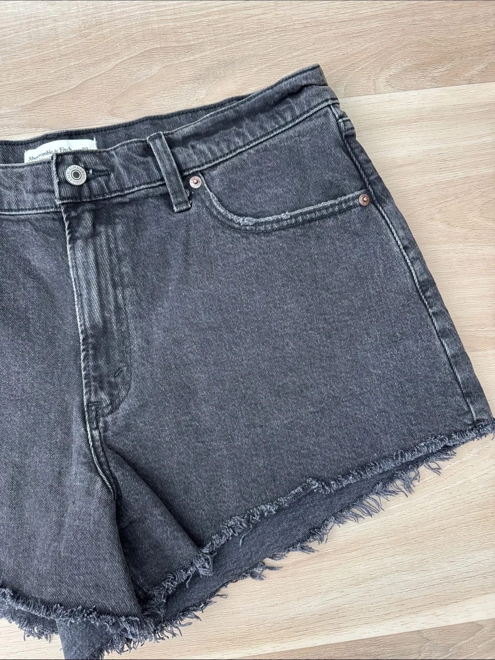 A&F - The 90’s Relaxed Cut Off Shorts High Rise Curve Love